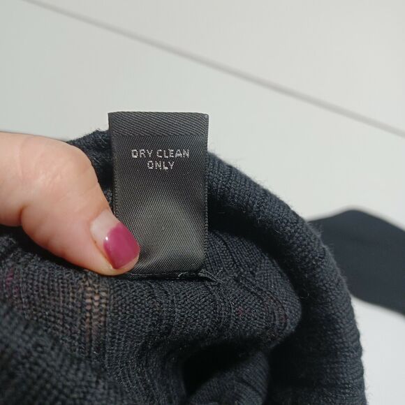 QUE Women Merino Pullover Sweater Black Long Bell Sleeve Turtleneck Cable Knit M - Picture 6 of 12